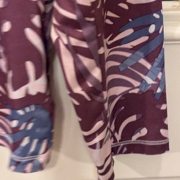 32 Degrees Women's Long Sleeve Top - Mauve and Blue Leaf Design - Picture 4 of 7